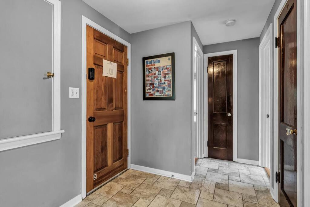 Gorgeous 2 Queen Bedroom Apartment In North Buffalo With 70 Inch Tv Εξωτερικό φωτογραφία