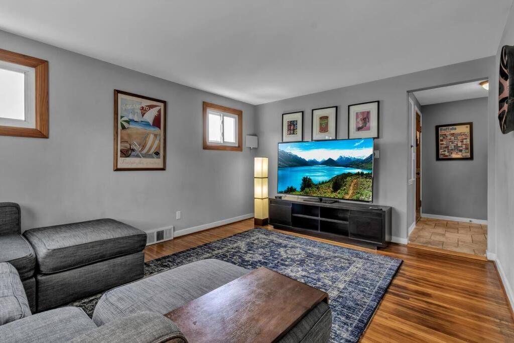 Gorgeous 2 Queen Bedroom Apartment In North Buffalo With 70 Inch Tv Εξωτερικό φωτογραφία