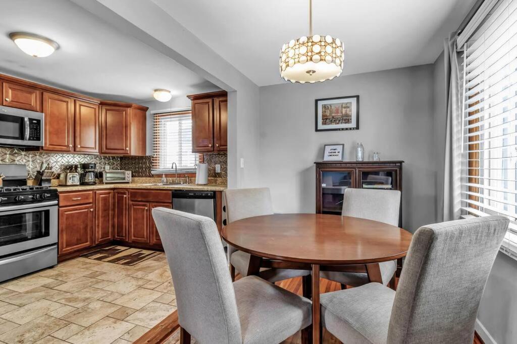 Gorgeous 2 Queen Bedroom Apartment In North Buffalo With 70 Inch Tv Εξωτερικό φωτογραφία
